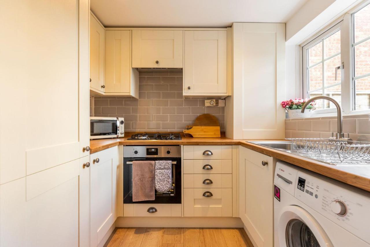 Abbey Farm Cottages 백톤 외부 사진